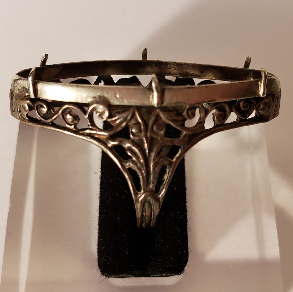 Antique Art Deco Design Setting